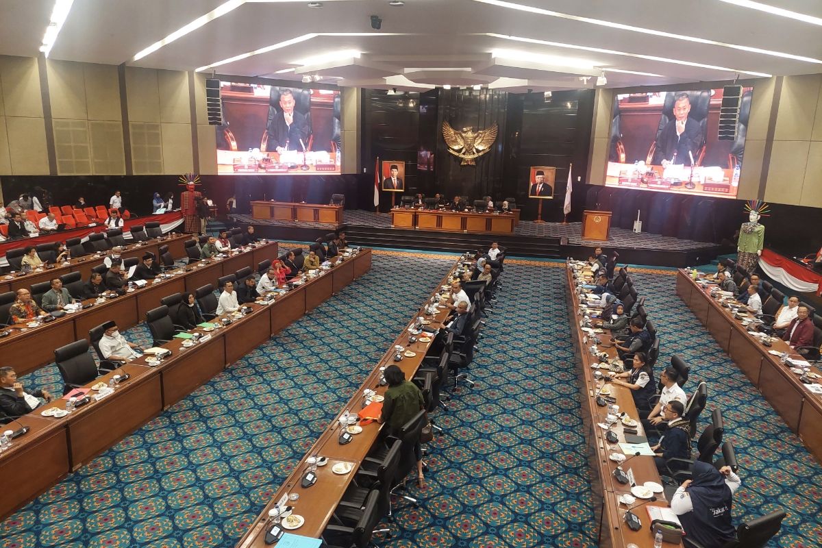 Badan Anggaran (Banggar) DPRD DKI Jakarta saat mengadakan agenda rapat berkait rancangan peraturan daerah (raperda) APBD DKI tahun anggaran 2023 pada Rabu (23/11/2022).