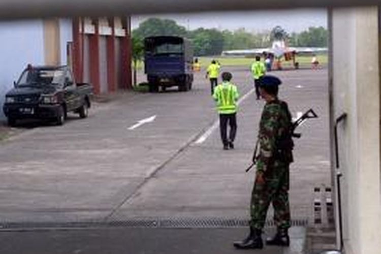 Pesawat Sukhoi parkir di Base ops Lanud Ngurah Rai