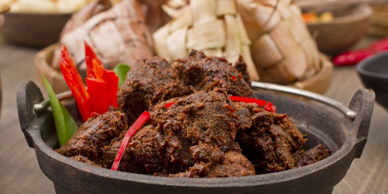 Makanan rendang berasal dari daerah