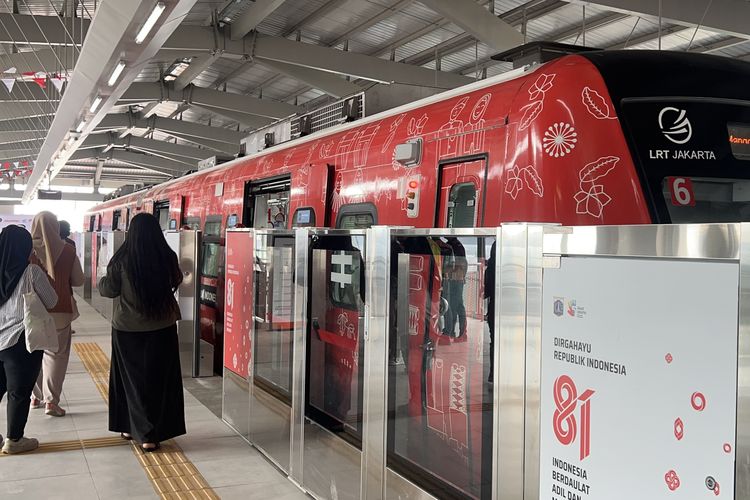 Uji Coba LRT Kelapa Gading-Manggarai Gratis, Penumpang Diberi Kartu untuk Tap In-Out