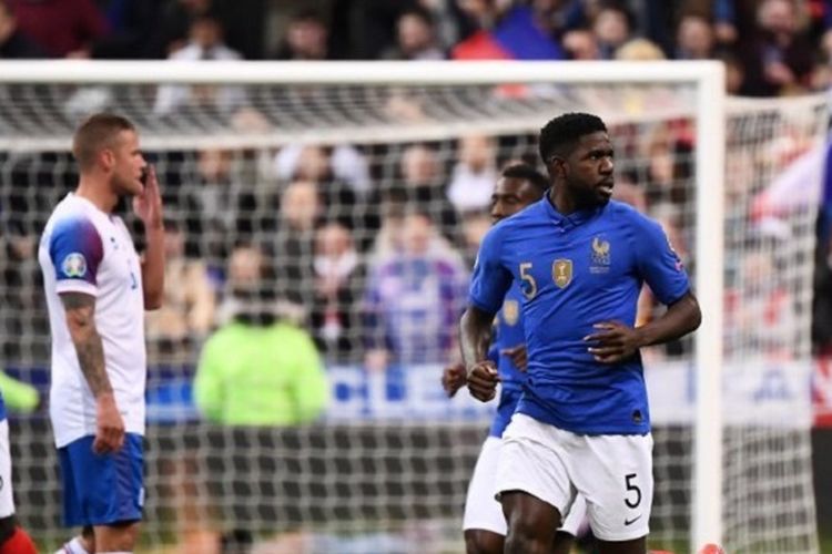 Samuel Umtiti merayakan golnya pada pertandingan Perancis vs Islandia di Stade de France dalam babak kualifikasi Piala Eropa 2020, 25 Maret 2019. 