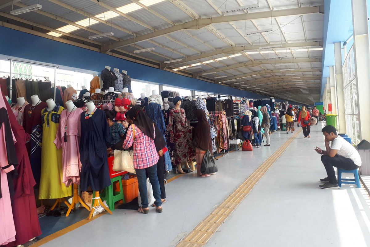 Suasana skybridge Tanah Abang, Jakarta Pusat, Rabu (9/1/2019).