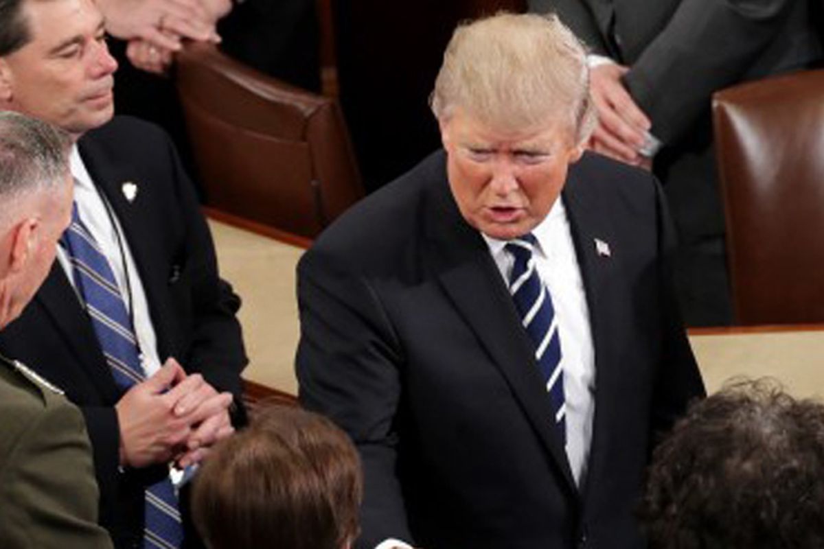 Presiden Amerika Serikat Donald Trump usai menyampaikan pidato pertamanya di hadapan Kongres AS, Selasa atau Rabu WIB (1/3/2017).  