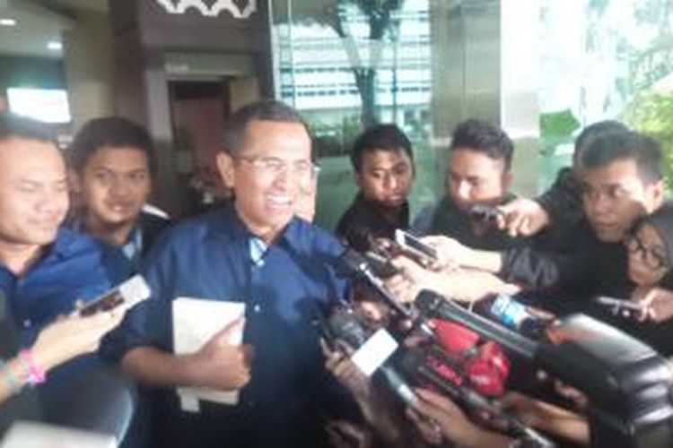 Mantan Menteri BUMN Dahlan Iskan usai menjalani pemeriksaan di Kejaksaan Agung, Rabu (17/6/2015).