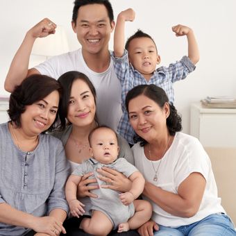 Ilustrasi keluarga. Keluarga adalah salah satu contoh kelompok sosial.