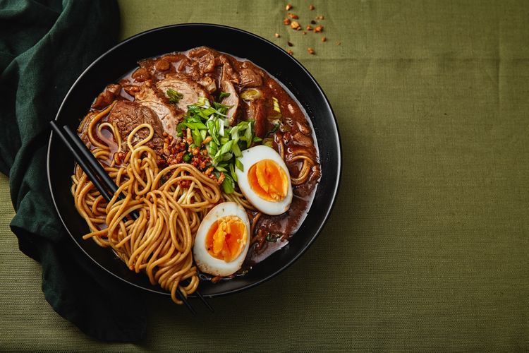 Ilustrasi lamian, varian mi yang disulap penduduk Jepang menjadi ramen.