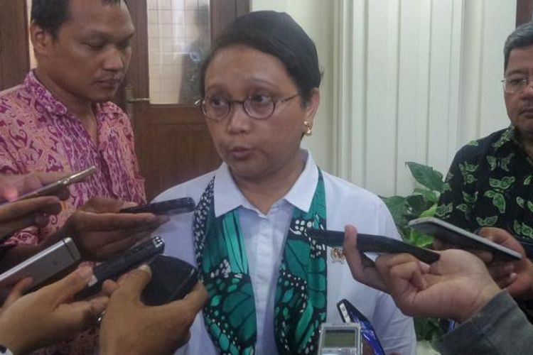 Menteri Luar Negeri Retno Marsudi saat ditemui di kantor Kemenko Polhukam usai rapat koordinasi tingkat menteri, Jumat (11/11/2016).