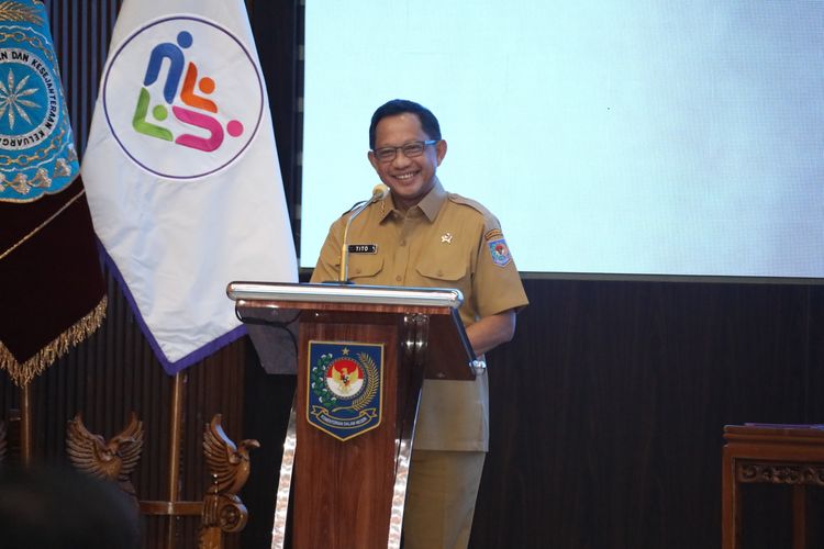 Menteri Dalam Negeri (Mendagri) Muhammad Tito Karnavian saat menghadiri Pelantikan Ketua TP-PKK dan Tim Pembina Pos Pelayanan Terpadu (Posyandu) Provinsi Papua di Gedung Sasana Bhakti Praja (SBP) Kantor Pusat Kementerian Dalam Negeri (Kemendagri), Jakarta, Senin (13/10/2025).