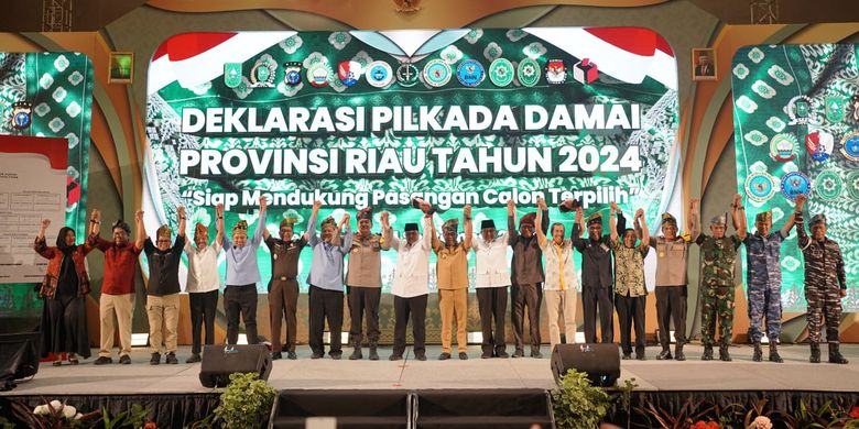 Penjabat (Pj) Gubernur Riau Rahman Hadi menghadiri Deklarasi Pemilihan Kepala Daerah (Pilkada) Damai Provinsi Riau 2024. Kegiatan yang diselenggarakan oleh Polda Riau itu berlangsung di SKA CoEx Pekanbaru, Selasa (24/9/2024).
