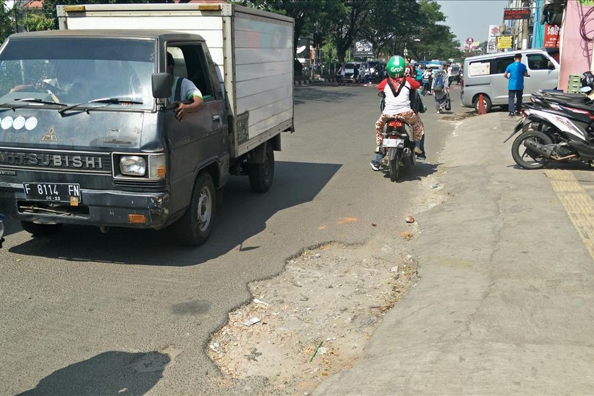 Kondisi Trotoar di Jalan Margonda, Depok, Kamis (18/7/2019).