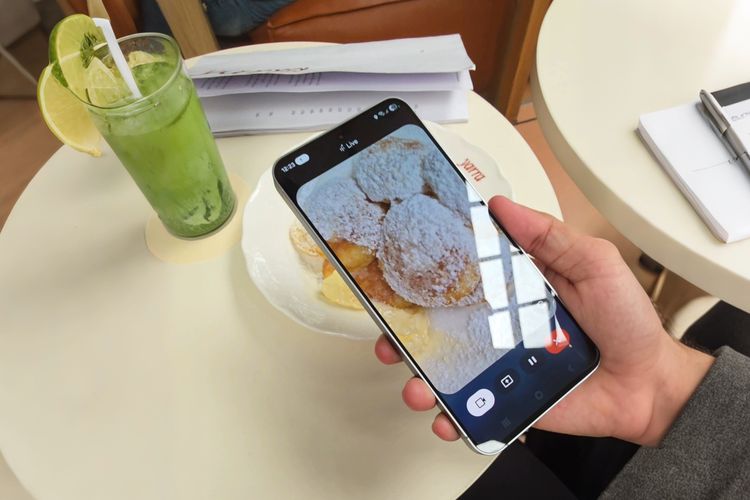 Ilustrasi fitur Gemini di Galaxy S25 FE.