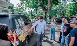 Beri Ruang Anak Muda Berkreasi, Walkot Bobby Izinkan Pegiat Kreatif Mural Mobil Dinasnya