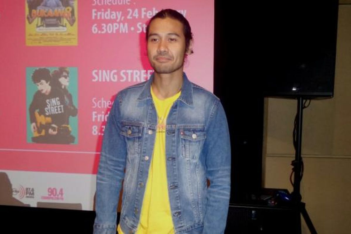 Chicco Jerikho diabadikan usai menghadiri konferensi pers Plaza Indonesia Film Festival (PIFF) 2017 di XXI Plaza Indonesia, Jakarta Pusat, Rabu (22/2/2017) malam.