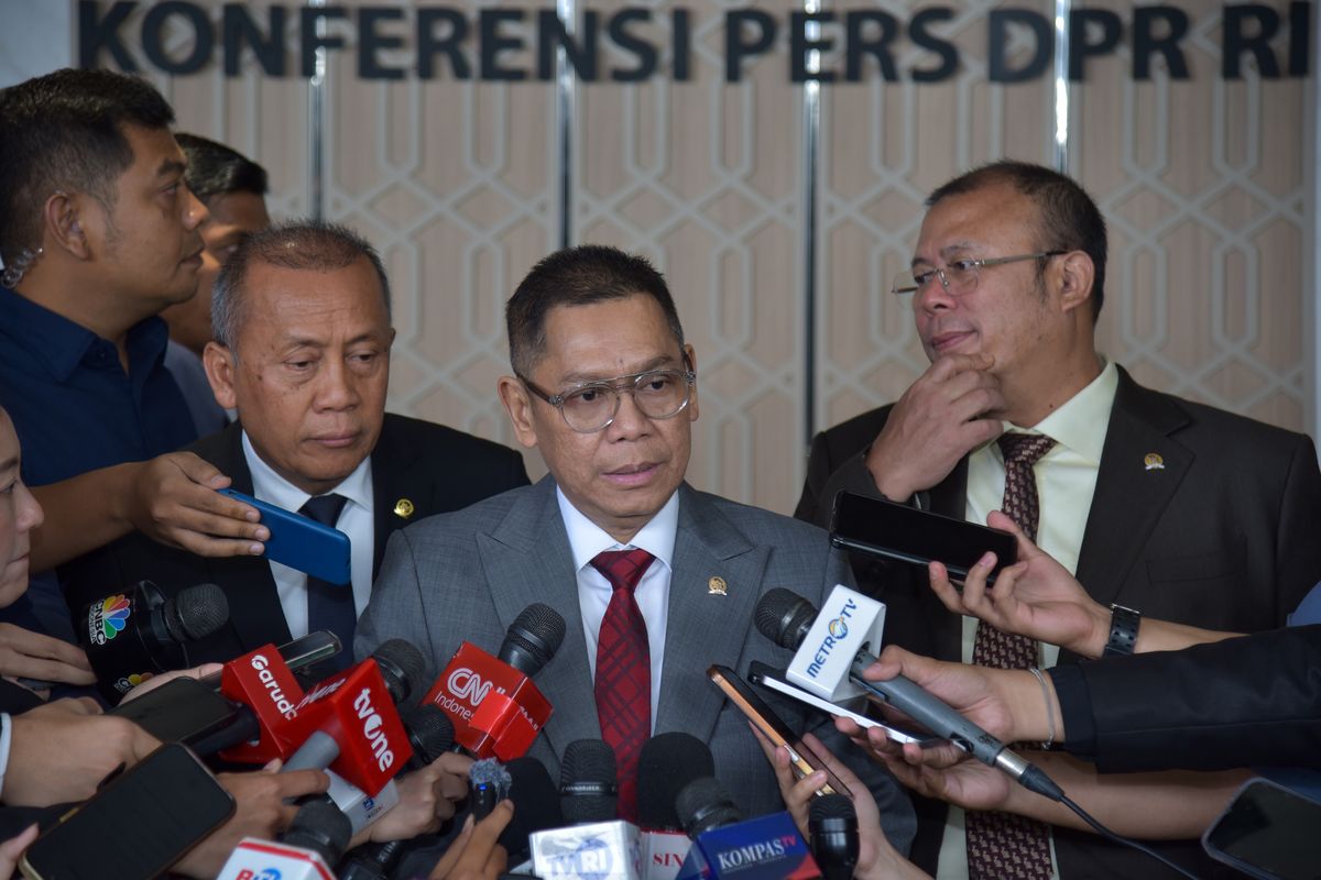 Wakil Ketua DPR RI Adies Kadir usai Rapat Paripurna DPR di Kompleks Parlemen, Senayan, Jakarta, Selasa (8/7/2025). 