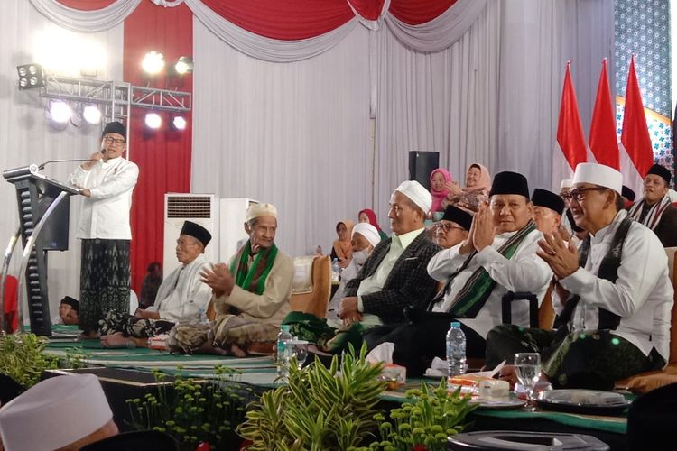 Prabowo Subianto dan Muhaimin Iskandar, menghadiri acara Istighasah dan Doa Bersama untuk Keselamatan Bangsa di Pondok Pesantren Bahrul Ulum Tambakberas, Kabupaten Jombang, Jawa Timur, Minggu (21/5/2023) malam.