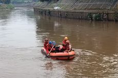 Pencarian Bocah yang Tenggelam di Kali Ciliwung Dilakukan dalam Radius 1 Kilometer