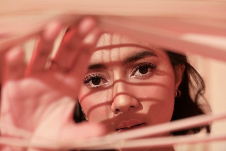 Rahmania Astrini baru saja merilis single kolaborasi berjudul Me Me We bersama beberapa penyanyi Asia. Lagu ini adalah lagu penyemangat bagi masyarakat yang terdampak Covid-19.
