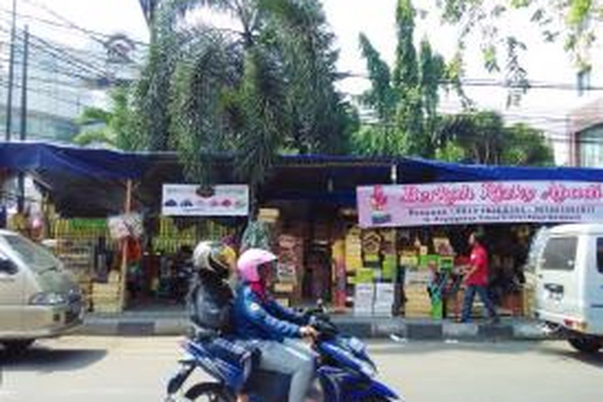 PKL parsel mulai menjamur di kawasan Cikini, Rabu (24/6/2015) siang.