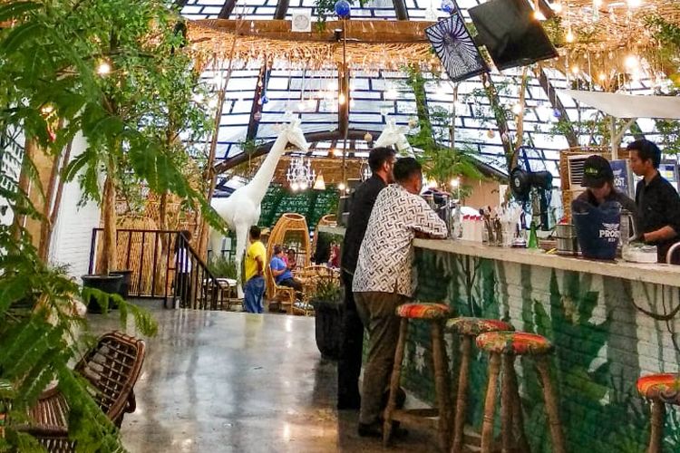 Gunungan Resto & Bar, spot nongkrong kekinian di wisata Dusun Semilir Semarang