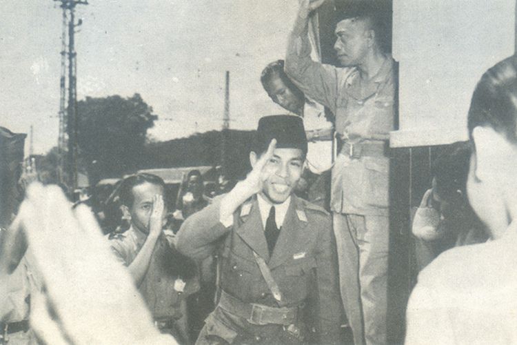 Panglima Besar Jenderal Soedirman tiba di Stasiun Manggarai tahun 1946.
