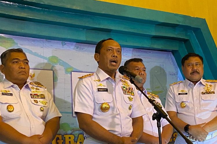 Komandan Pusat Hidro-oseanografi TNI AL (Danpushidrosal) Laksamana Madya Nurhidayat beserta jajaran usai acara penyematan brevet hidro-oseanografi di Balai Samudra, Jakarta Utara, Rabu (21/6/2023).