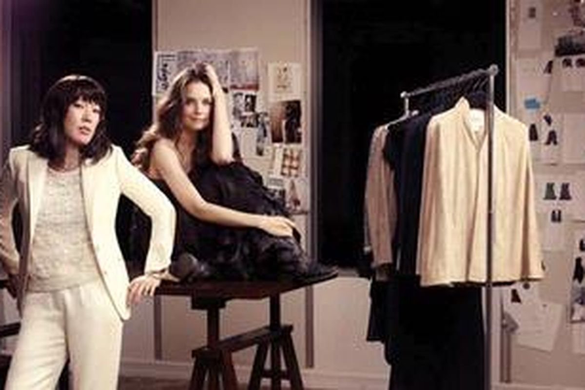 Katie Holmes dan penata busana pribadinya, Jeanne Yang, membangun label Holmes & Yang pada tahun 2008.