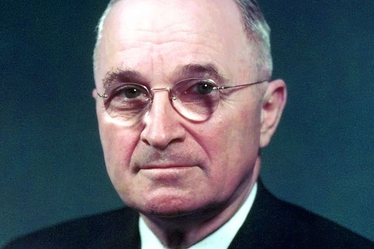 Presiden Amerika Serikat ke-33, Harry S Truman, yang menjabat pada periode 1945-1953.