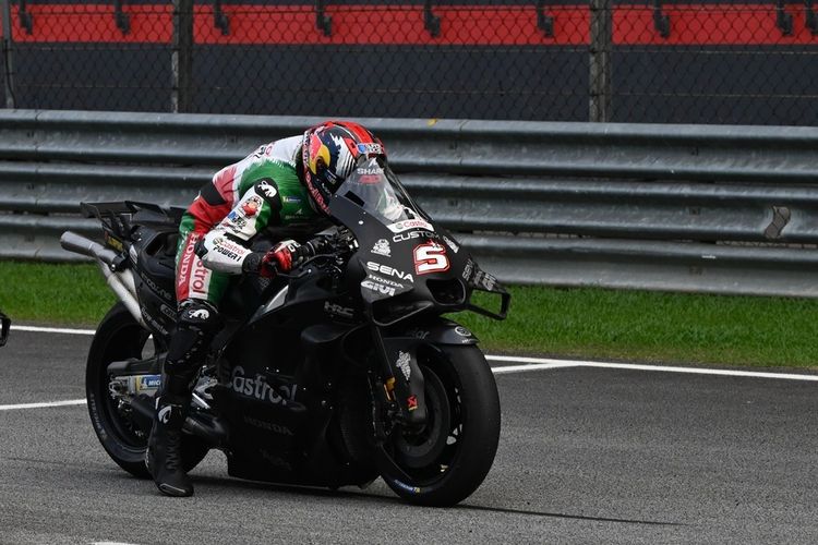 Pebalap MotoGP latihan start saat Shakedown Test di Sirkuit Sepang, Malaysia