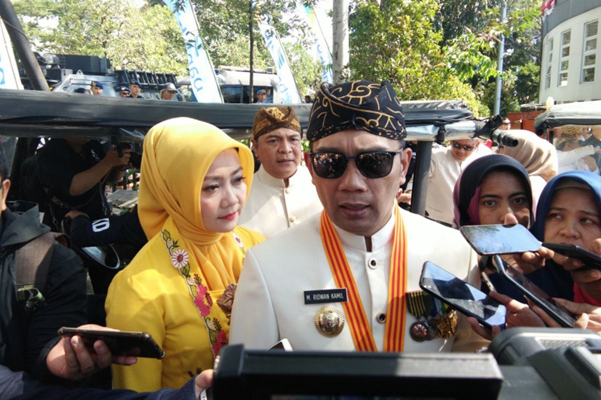 Gubernur Jawa Barat Ridwan Kamil saat ditemui usai memimpin upacara peringatan HUT ke -74 Provinsi Jawa Barat di Lapangan Gasibu, Jalan Diponegoro, Senin (19/8/2019).