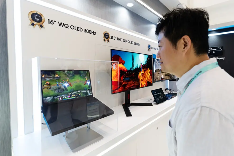 Samsung Pamer Layar OLED Laptop 16 Inci 2,5K dengan Refresh Rate 300 Hz Pertama di Dunia