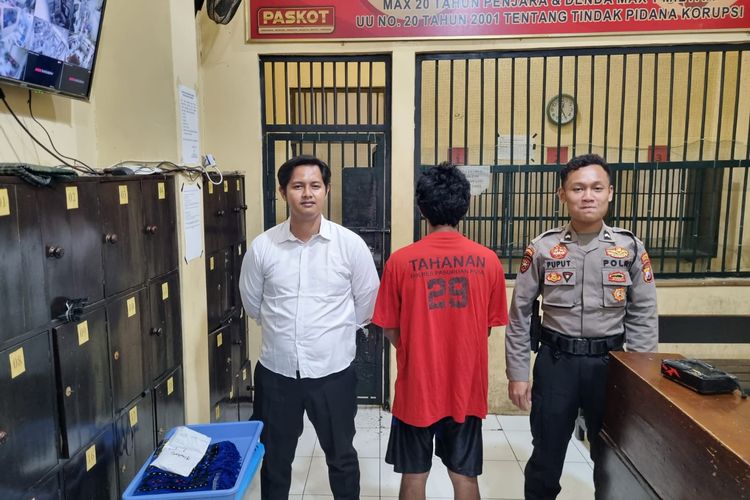 Polres Pasuruan Kota menetapkan tersangka suami yang tega tikam istri dan memukul adik ipar dengan paving, Rabu (24/08/2025) 