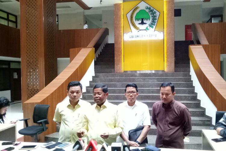 Sekjen Golkar Idrus Marham mengumumkan secara resmi partainya mengusung Ridwan Kamil di Pilkada Jawa Barat