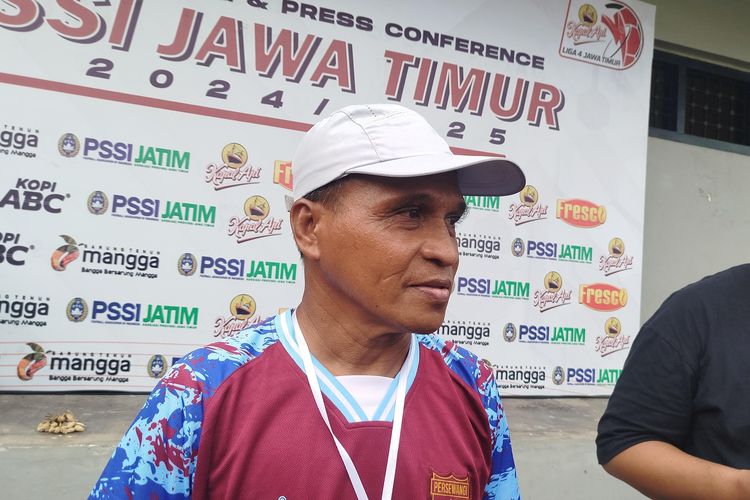 Alexander Saununu usai pertandingan Liga 4 Jatim, Persewangi Banyuwangi vs Banyuwangi Putra di Stadion Diponegoro, Rabu (8/1/2025). 
.