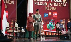 Wujudkan Birokrasi Bersih, Risma-Gus Hans Tawarkan Program “Resik” di Debat Kedua Pilkada Jatim
