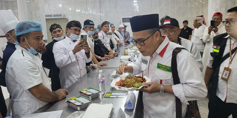 Daerah Kerja Makkah menggelar uji kompetensi juru masak dan demo memasak menu nusantara yang akan disajikan kepada jemaah haji di Makkah, Selasa (23//5/2023).