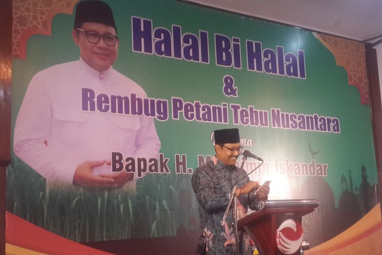 Wakil Gubernur Jawa Timur Saifullah Yusuf saat menghadiri Halalbihalal dan Rembug Petani Tebu Nusantara di komplek Pabrik Gula Krebet, Kabupaten Malang, Selasa (25/7/2017)