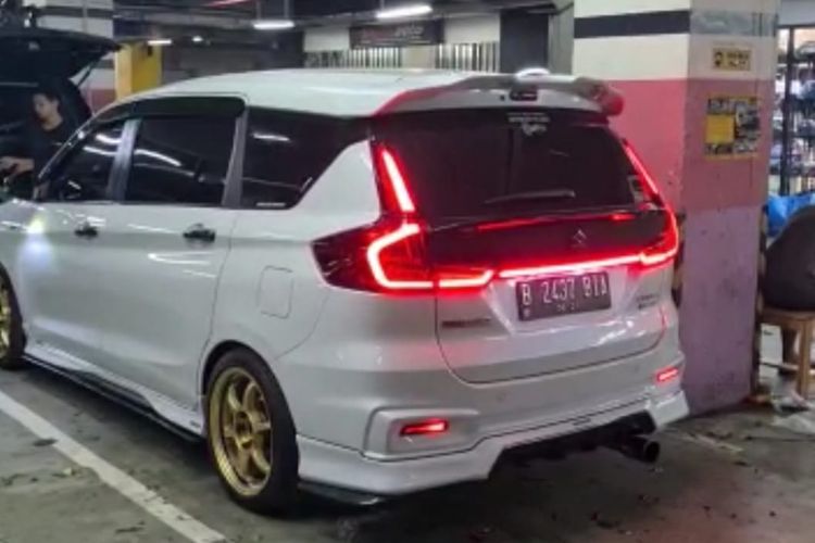 Lampu belakang Suzuki Ertiga modifikasi