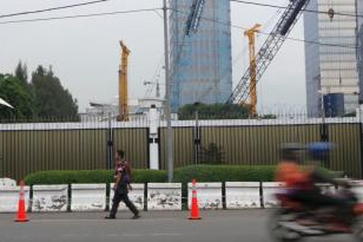 Trotoar Kedubes Amerika Serikat di Jalan Medan Merdeka Selatan, Jakarta Pusat.