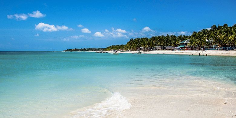Pantai pasir putih di Pulau Bantayan, Cebu, Filipina