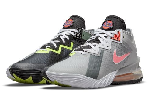 Dua Sepatu Nike LeBron 18 Space Jam: A New Legacy Siap Mendarat