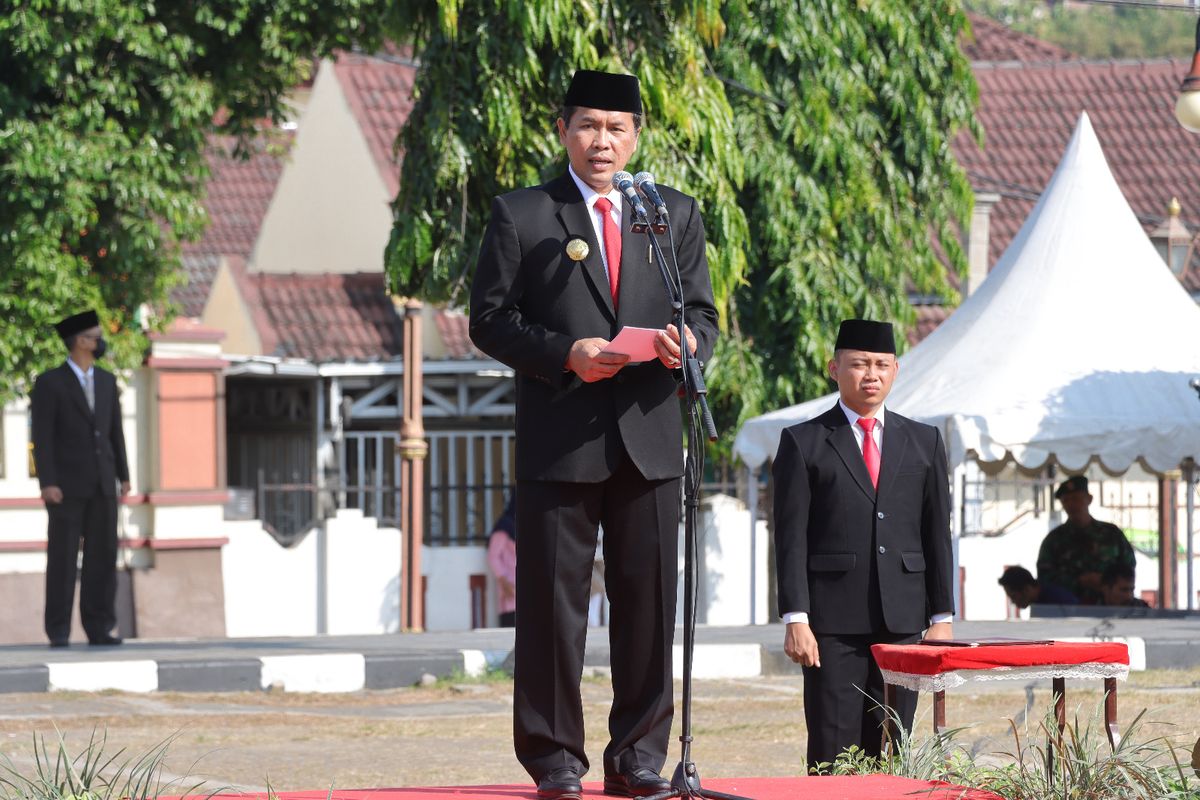 Bupati Wonogiri Joko Sutopo menjadi inspektur upacara peringatan Hari Kebangkitan Nasional ke-115 dan peringatan HUT ke-282 Kabupaten Wonogiri di Alun-Alun Giri Krida Bakti, Sabtu (20/5/2023).

