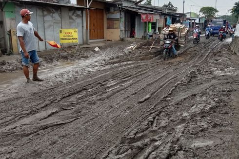Fakta di Balik Video Viral Jalan Rusak di Jombang, Pedagang Turun Omzet hingga Tutup Warung