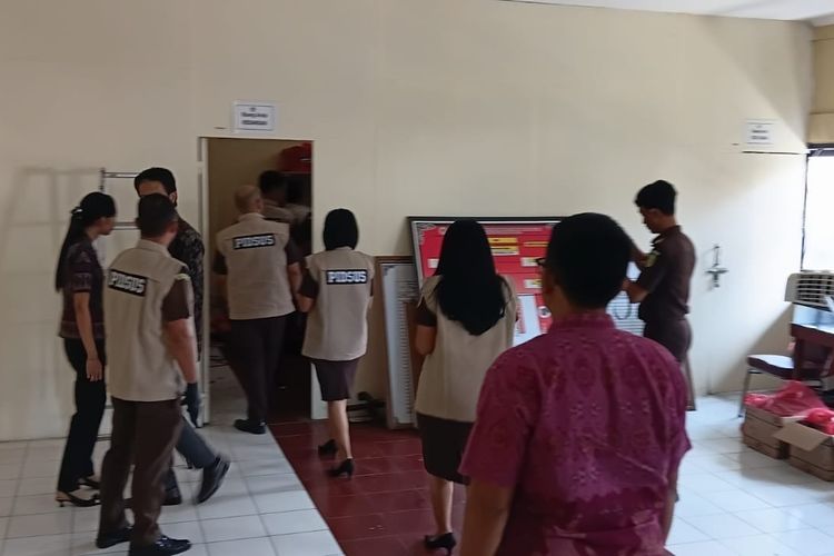 Kasus Korupsi Retribusi di Buleleng, Jaksa Geledah Kantor Bank dan Perumda