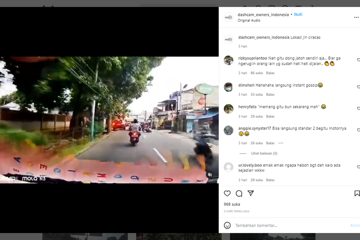 Motor jatuh saat hendak mengerem.