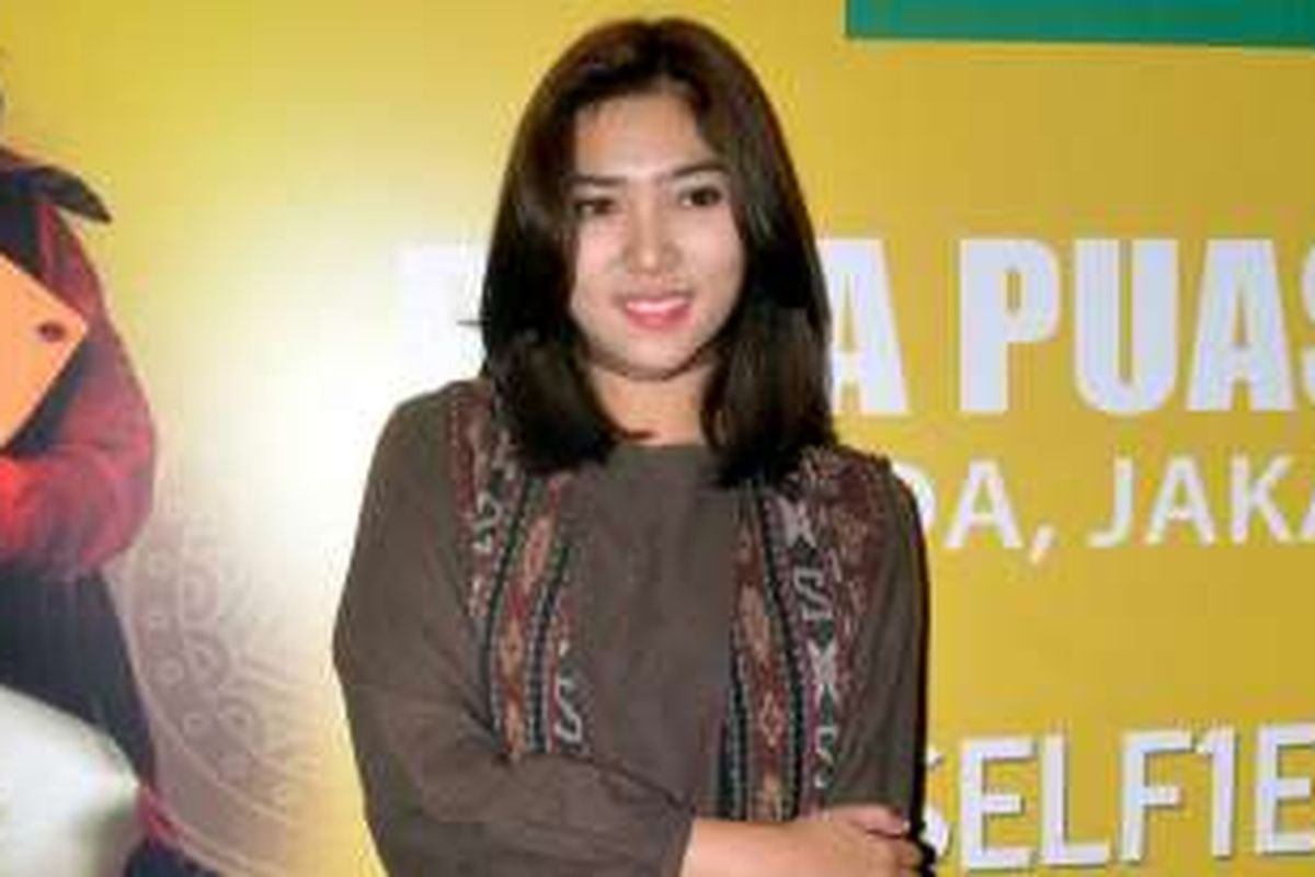 Isyana Sarasvati hadir dalam acara buka bersama Oppo di Locanda, Jakqrta Selatan, Senin (20/6/2016).