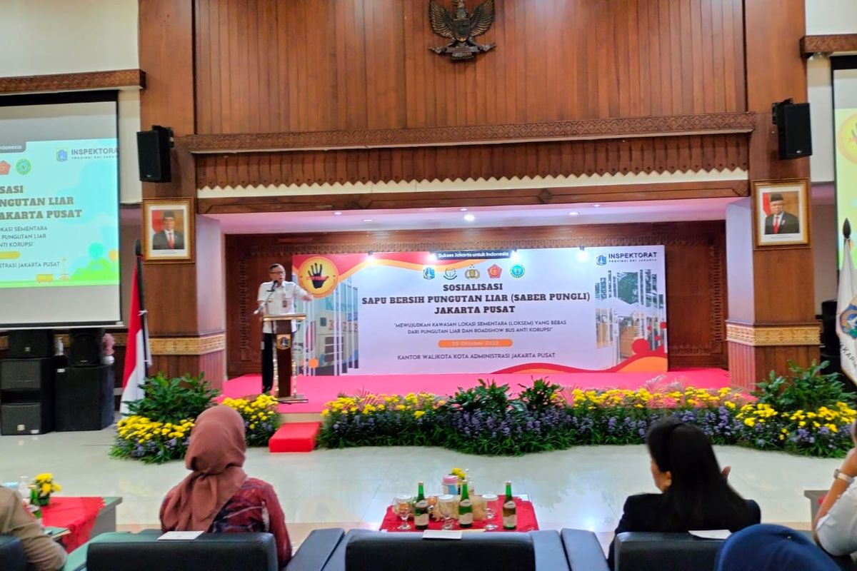 Walikota Jakarta Pusat Dhany Sukma saat memaparkan sejumlah praktik pungli di acara sosialisasi saber pungli di Kantor Pemkot Jakpus, Rabu (25/10/2023). (Istimewa)
