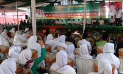 Muslimat Banyuwangi Dukung Gus Ipul - Puti Soekarno
