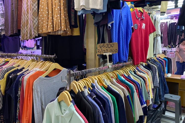 Pedagang Thrifting Pasar Senen Ragukan Rencana Pemerintah Isi Pasar dengan Barang Lokal