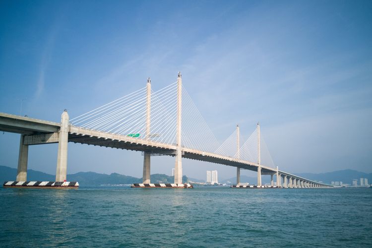 Jembatan Penang yang menghubungkan Pulau Penang dan Seberang Perai, Malaysia