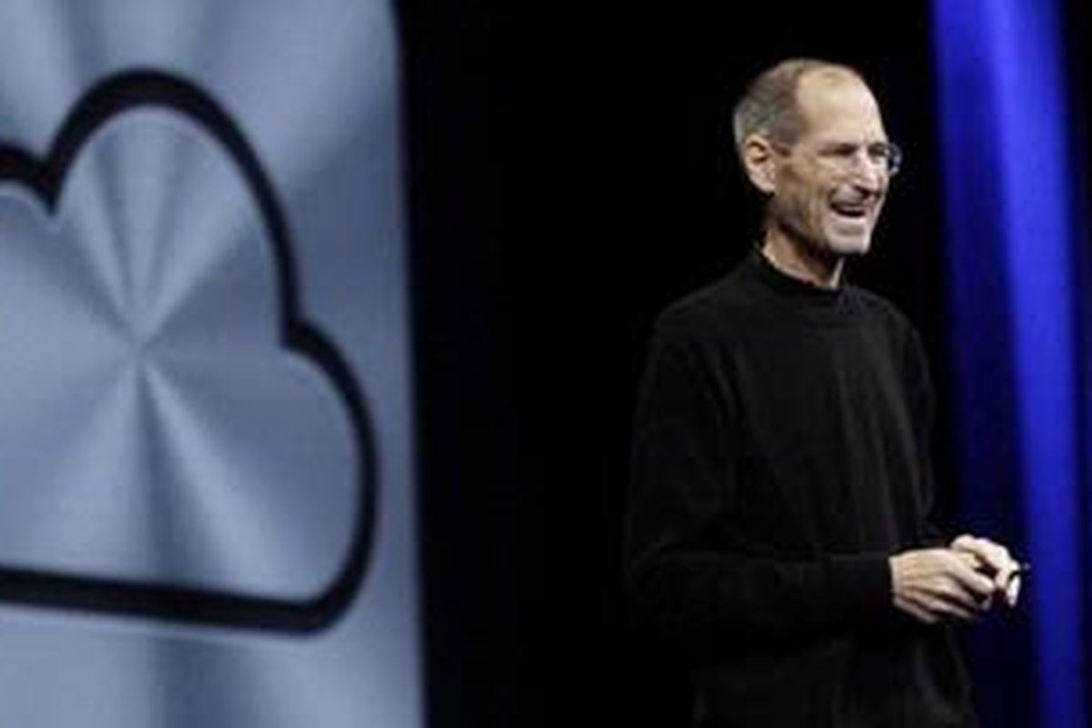 CEO Apple Steve Jobs saat memperkenalkan iCloud dalam pembukaan Worldwide Developers Conference di San Francisco, Senin (6/6/2011).